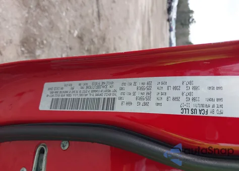 2018 Jeep Compass Latitude 4X4 z USA, uszkodzony, nr VIN 3C4NJDBB7JT176346